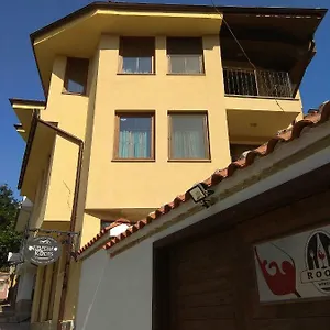 Roots And Wine Bar Hotel